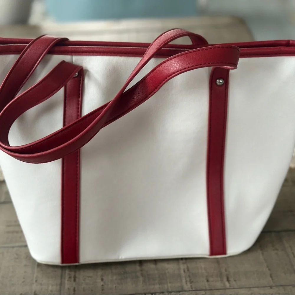 Stylish White and Red Baseball Tote Bag - Picture 3 of 3